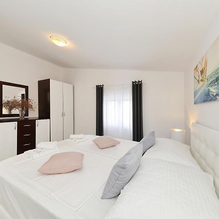 Apartments Rosini, 300M From The Beach With Shared Tavern And Bikes, Nin Exteriér fotografie