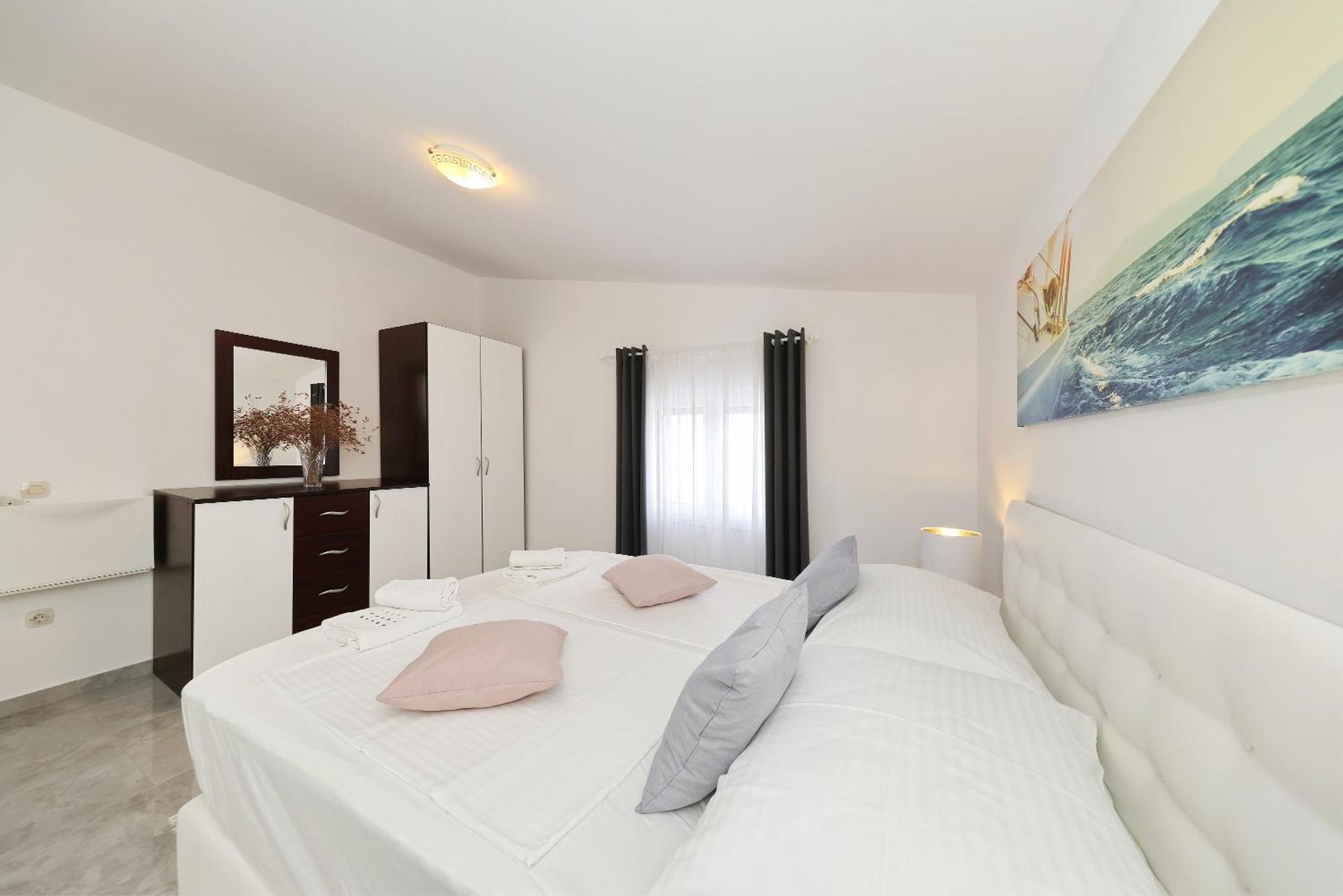 Apartments Rosini, 300M From The Beach With Shared Tavern And Bikes, Nin Exteriér fotografie