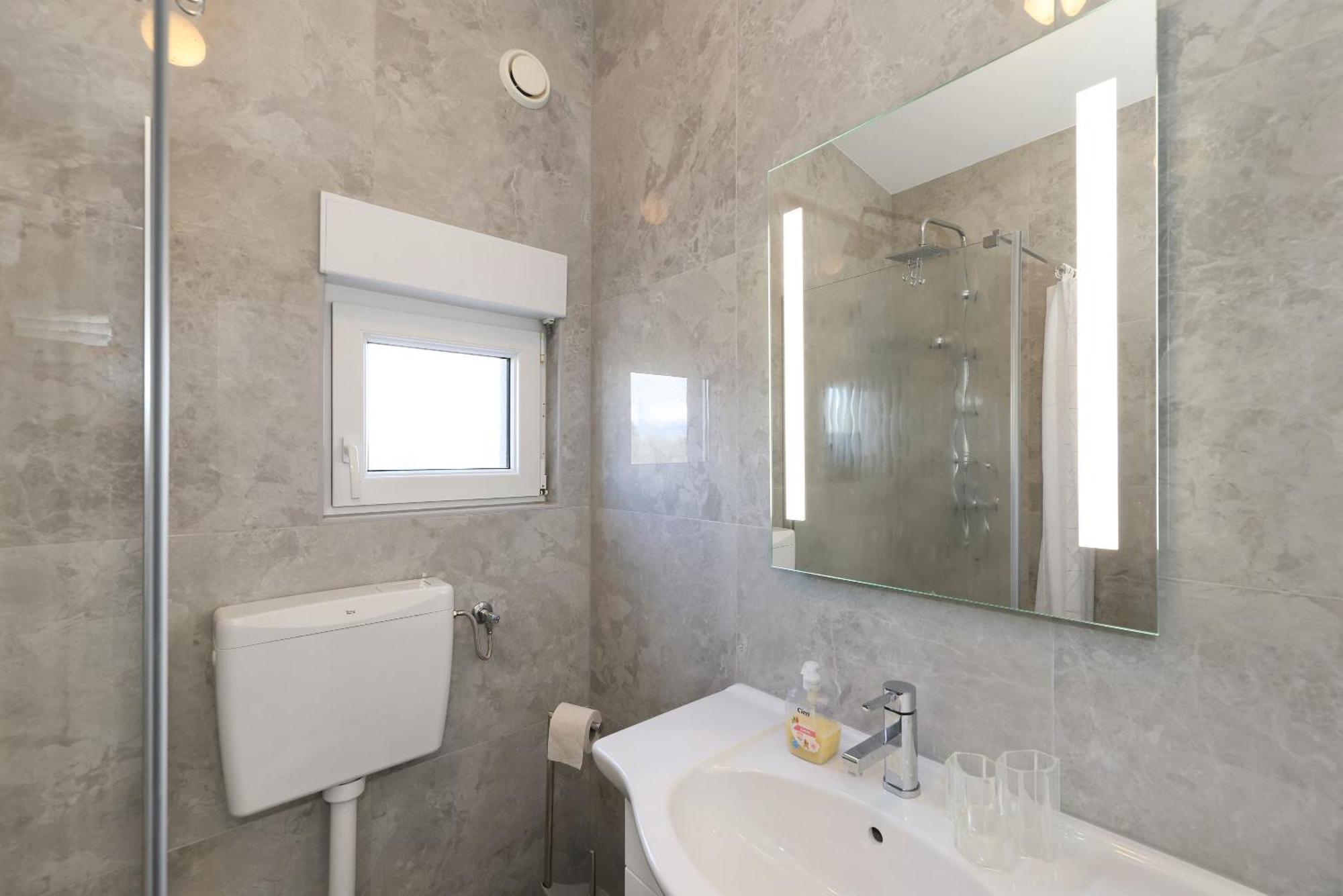 Apartments Rosini, 300M From The Beach With Shared Tavern And Bikes, Nin Exteriér fotografie