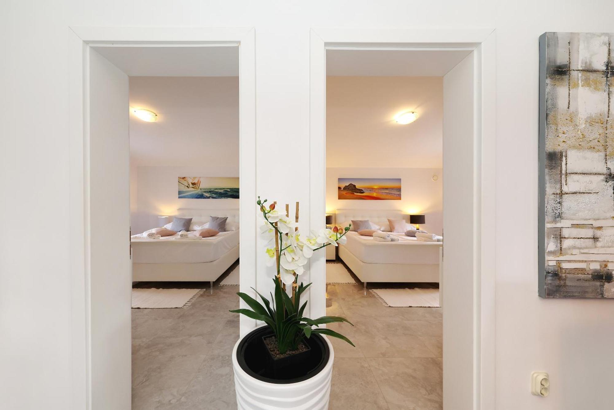 Apartments Rosini, 300M From The Beach With Shared Tavern And Bikes, Nin Exteriér fotografie