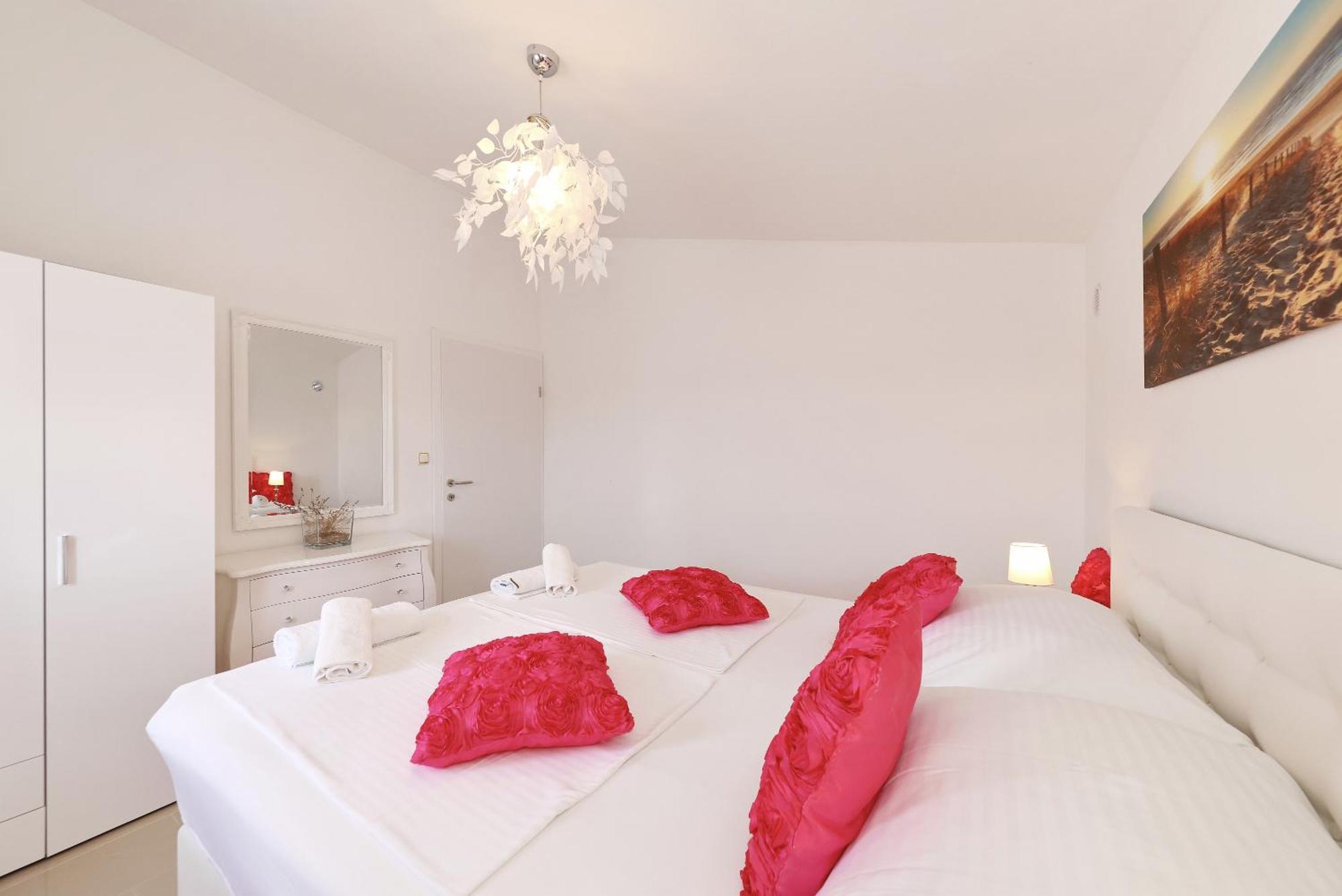 Apartments Rosini, 300M From The Beach With Shared Tavern And Bikes, Nin Exteriér fotografie