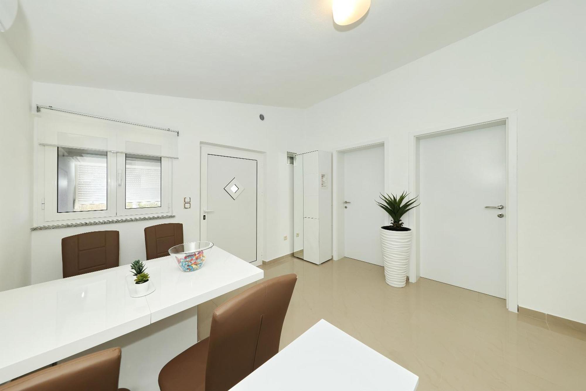 Apartments Rosini, 300M From The Beach With Shared Tavern And Bikes, Nin Exteriér fotografie