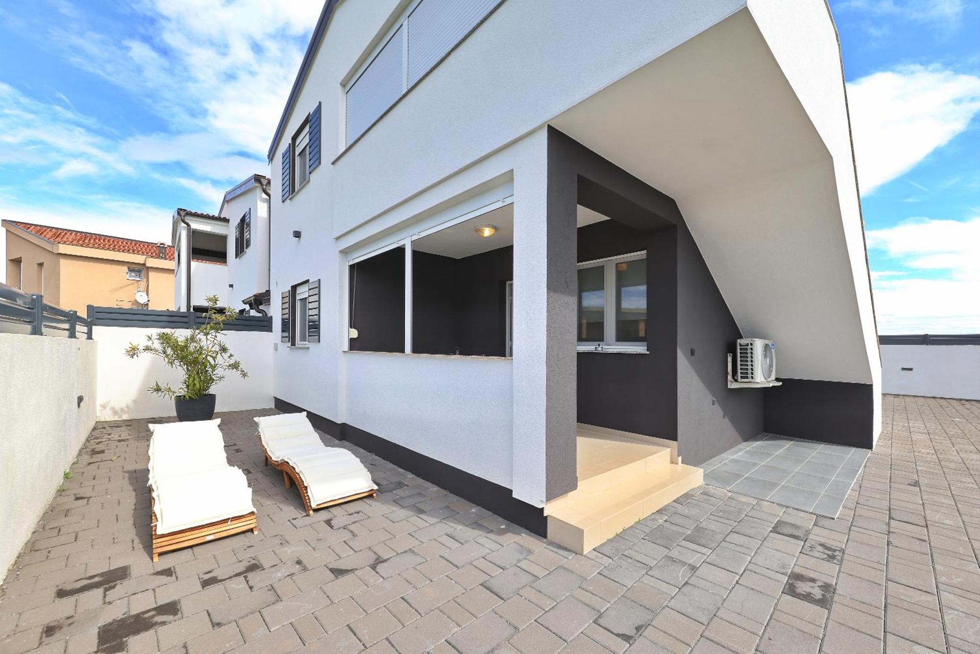 Apartments Rosini, 300M From The Beach With Shared Tavern And Bikes, Nin Exteriér fotografie