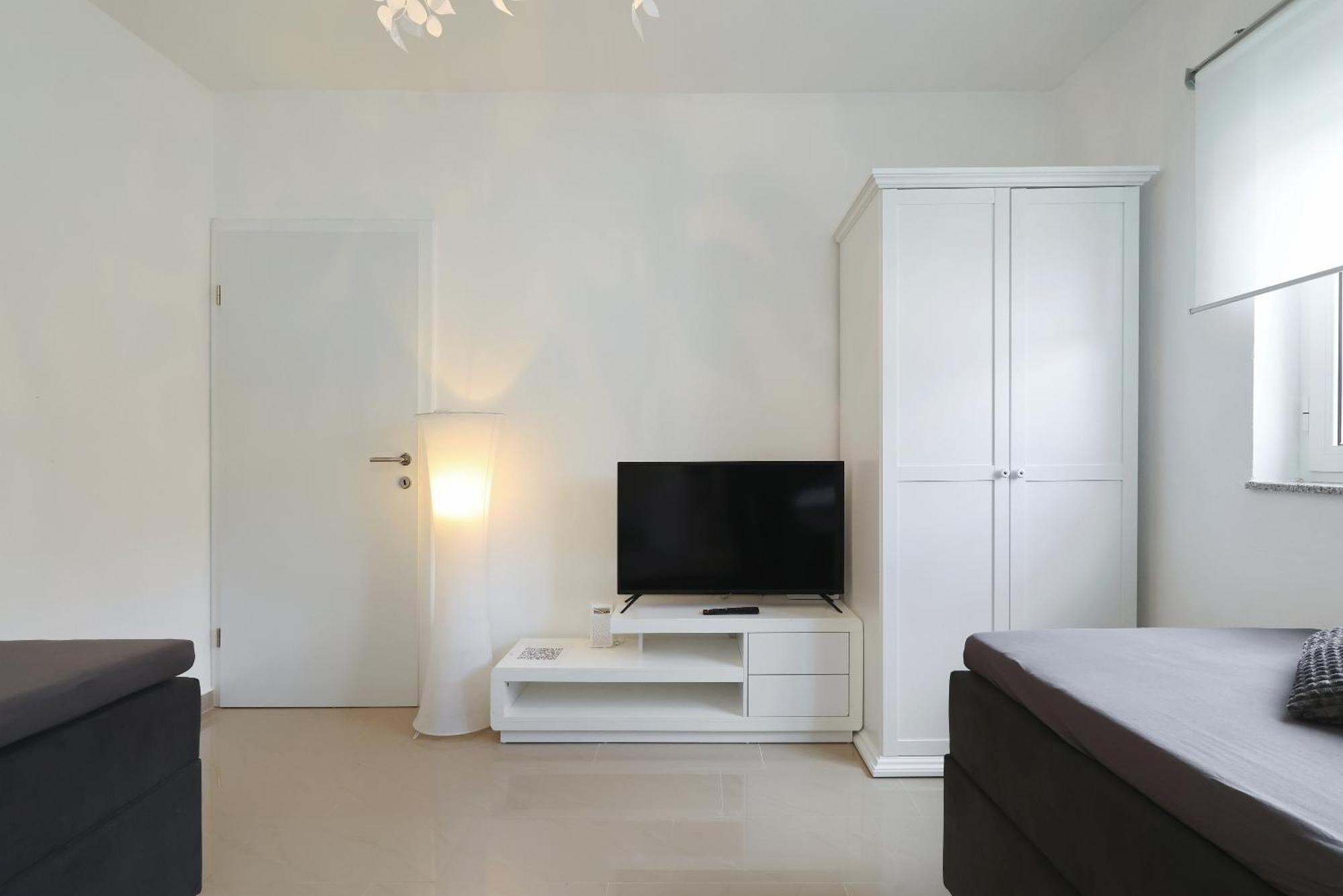 Apartments Rosini, 300M From The Beach With Shared Tavern And Bikes, Nin Exteriér fotografie