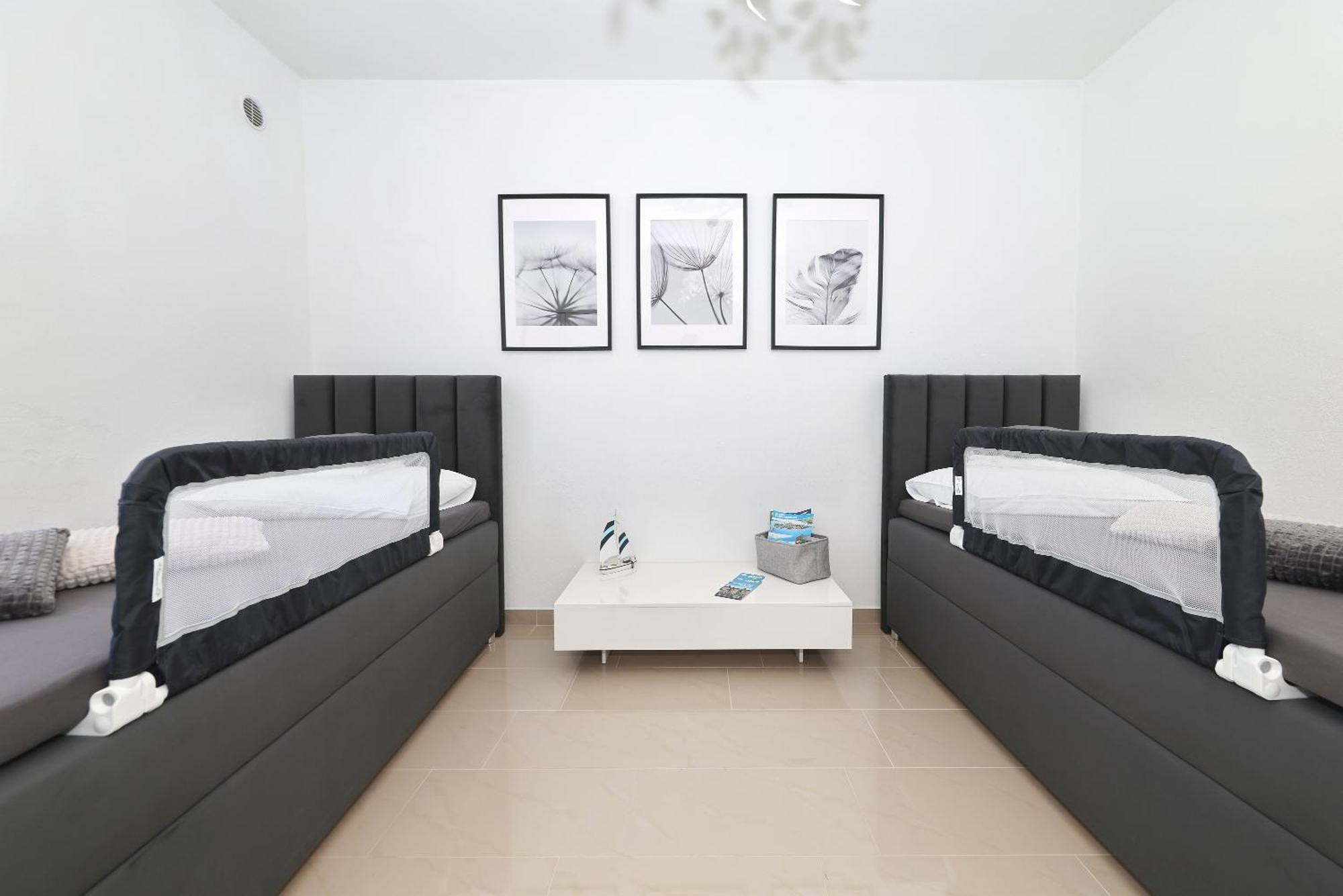 Apartments Rosini, 300M From The Beach With Shared Tavern And Bikes, Nin Exteriér fotografie