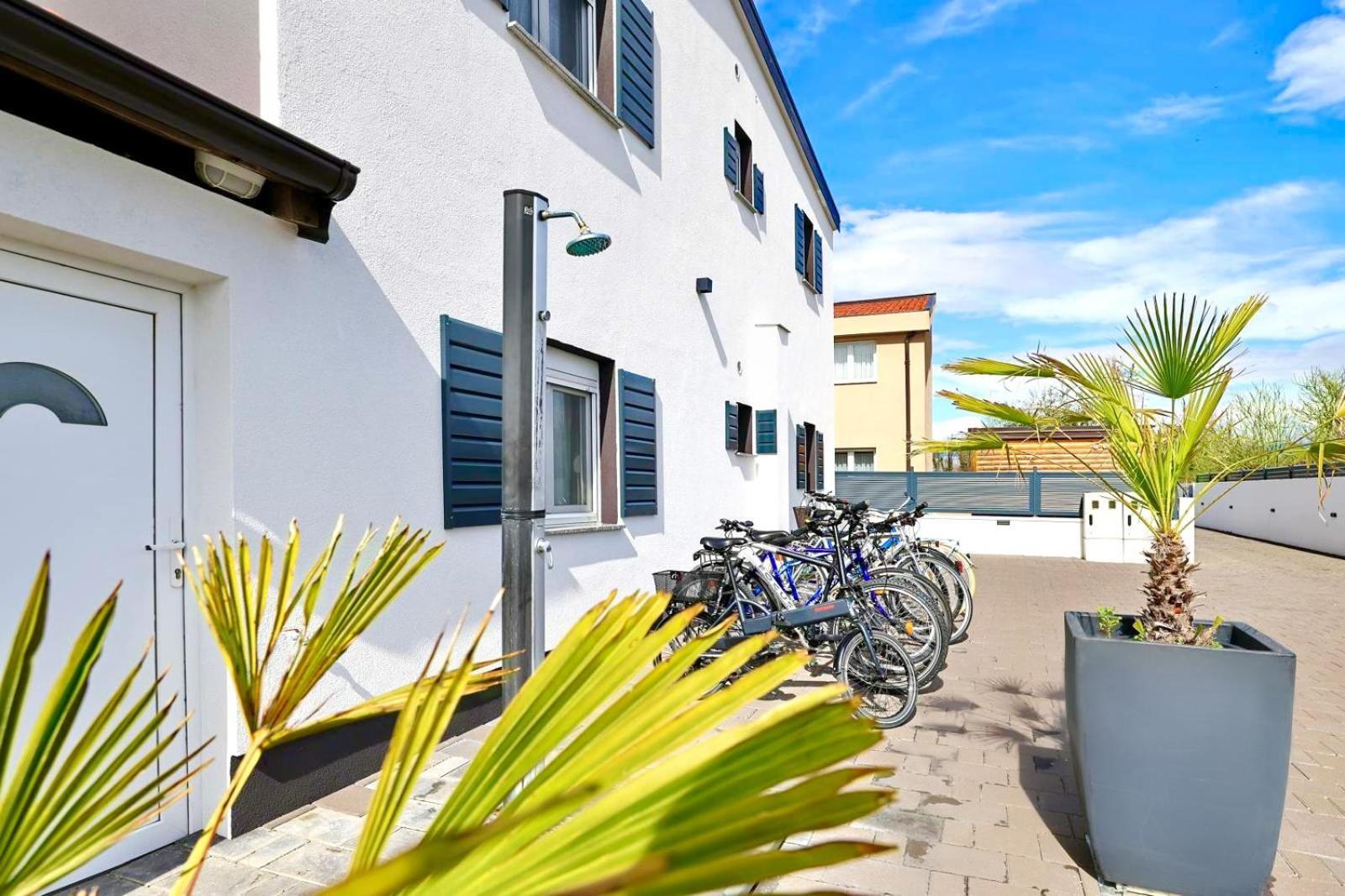 Apartments Rosini, 300M From The Beach With Shared Tavern And Bikes, Nin Exteriér fotografie