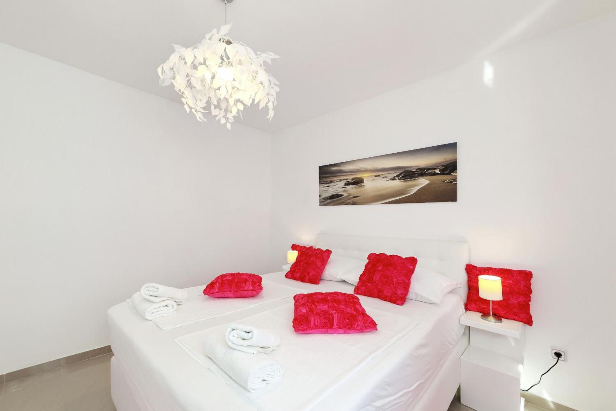 Apartments Rosini, 300M From The Beach With Shared Tavern And Bikes, Nin Exteriér fotografie