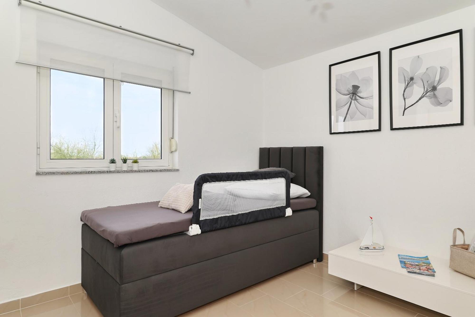 Apartments Rosini, 300M From The Beach With Shared Tavern And Bikes, Nin Exteriér fotografie